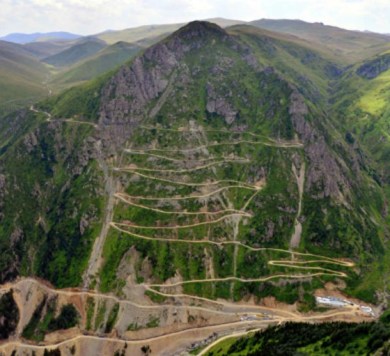 1. Bayburt Of Yolu D915 - Turki